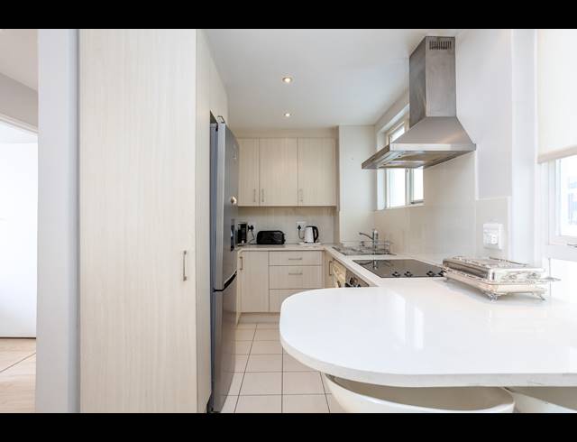 2 BEDROOM APARTMENT TO LET IN SEA POINT